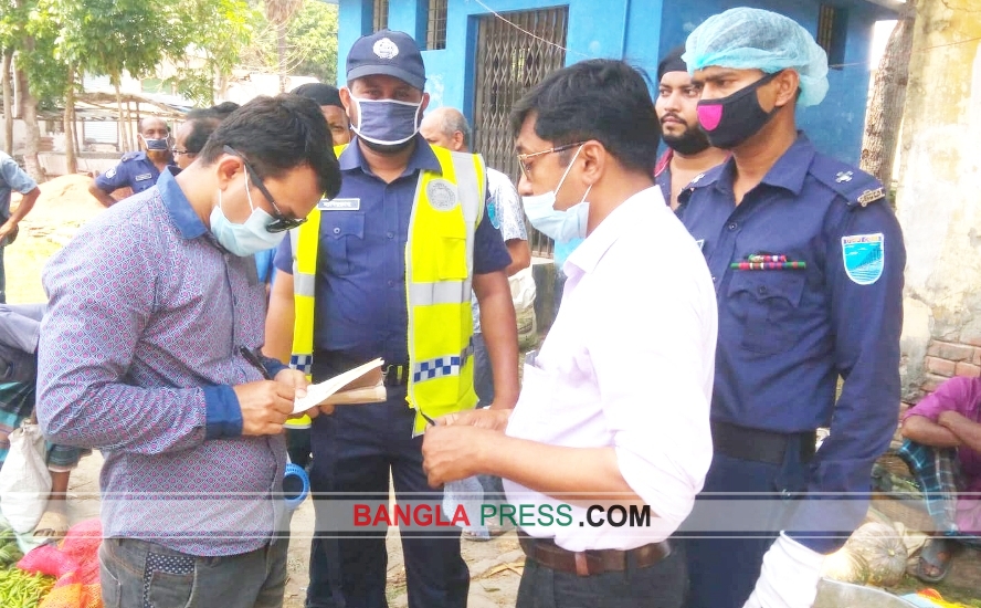 বোয়ালমারীতে ৪ ব্যবসায়ীসহ পাঁচ ব্যক্তিকে জরিমানা