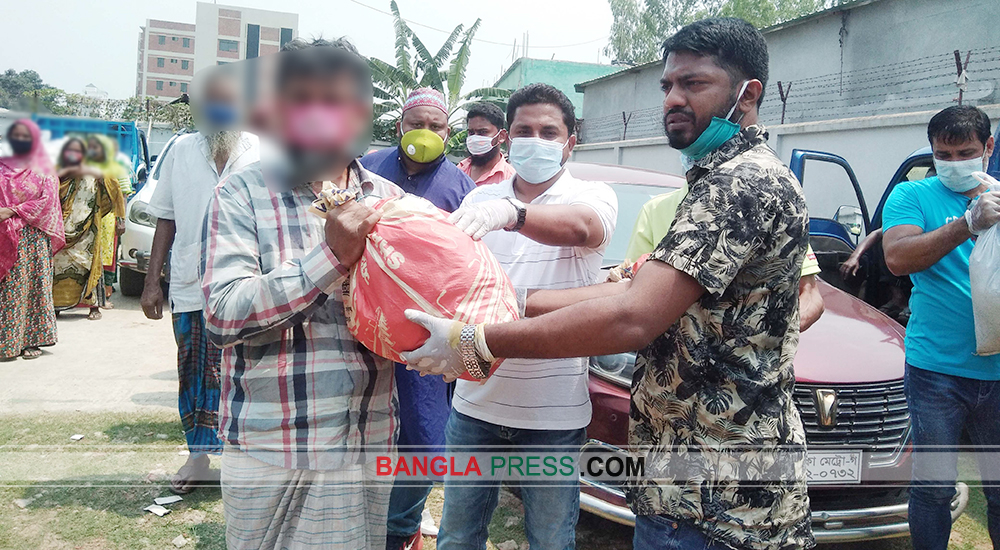 অসহায়দের পাশে যুবলীগ নেতা নুরুল আমিন সরকার