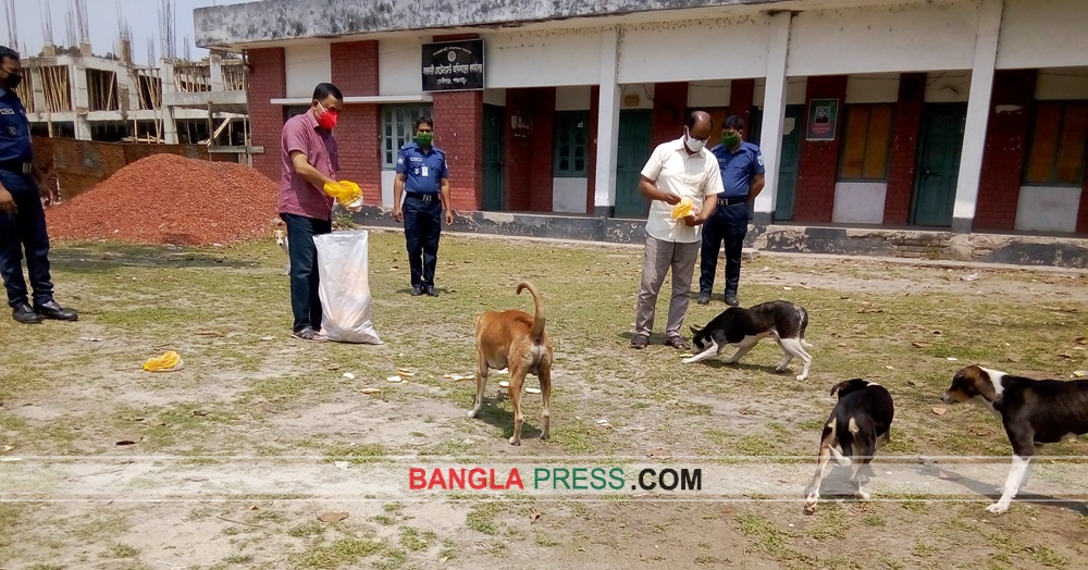কুকুরের প্রতি অন্য রকম ভালবাসা সহকারী পুলিশ সুপারের