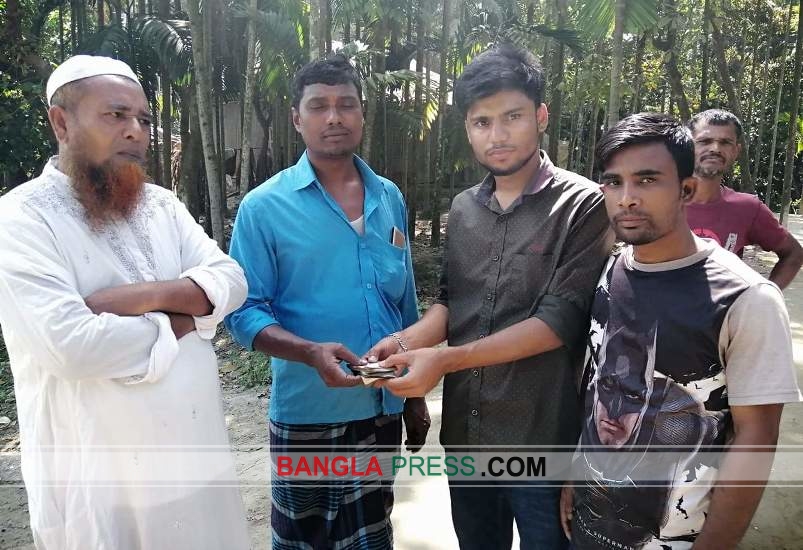অগ্নি দগ্ধ স্কুল ছাত্রীর চিকিৎসায় এগিয়ে এলেন স্বেচ্চাসেবীকর্মীরা