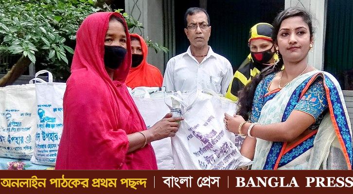 ধুনটে অসহায়দের মাঝে ঈদ উপহার বিতরণ