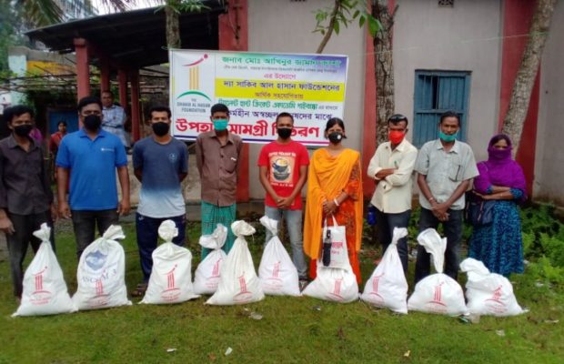 দ্যা সাকিব আল হাসান ফাউন্ডেশনের ঈদের উপহারসামগ্রী পেল গাইবান্ধার ২০০ খেলোয়াড়