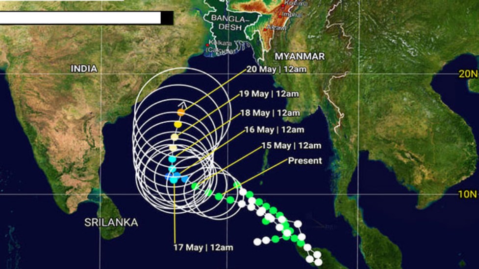 ভয়ংকর রূপে ধেয়ে আসছে ‘আম্ফান’