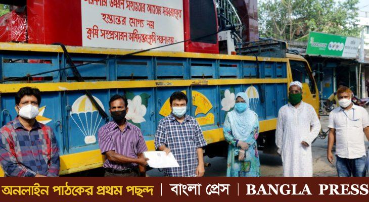 ধুনটে কৃষকের হাতে ভর্তুকির কম্বাইন্ড হার্ভেস্টার হস্তান্তর