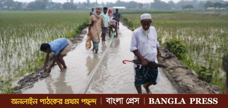 গৌরীপুরে কাাঁচা রাস্তার বেহাল অবস্থা,এলাকাবাসীর উদ্যোগে সংস্কার