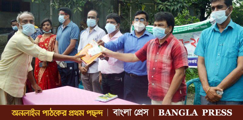 ধুনটে কৃষকের মাঝে সবজি বীজ বিতরণ