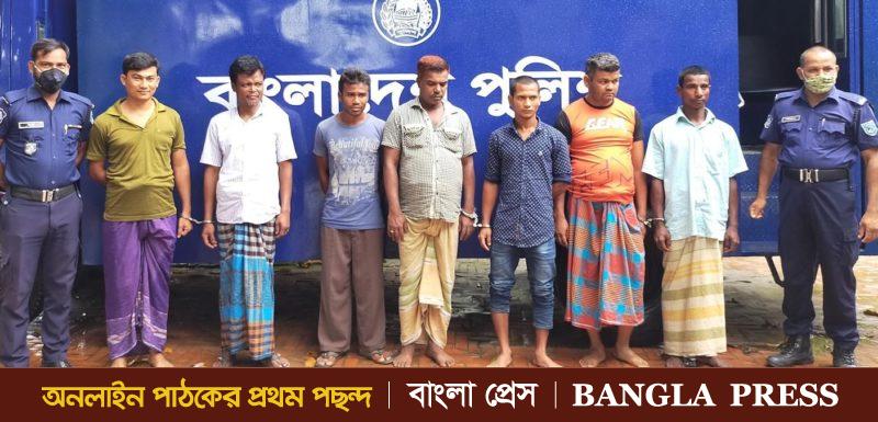 ডোমারে জুয়ার আসর থেকে ৭ জুয়াড়ী আটক