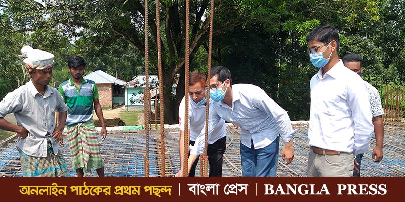 তেঁতুলিয়ায় প্রাথমিক বিদ্যালয়ের নতুন ভবনের ছাদ ঢালাইয়ের উদ্বোধন