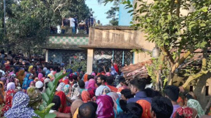 সাতক্ষীরায় একই পরিবারের ৪ জনকে জবাই করে হত্যা