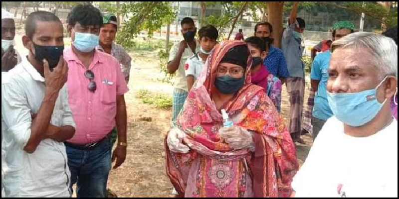 নরসিংদীতে সদর প্রেসক্লাবের সভাপতির পক্ষে নগদ অর্থ বিতরণ