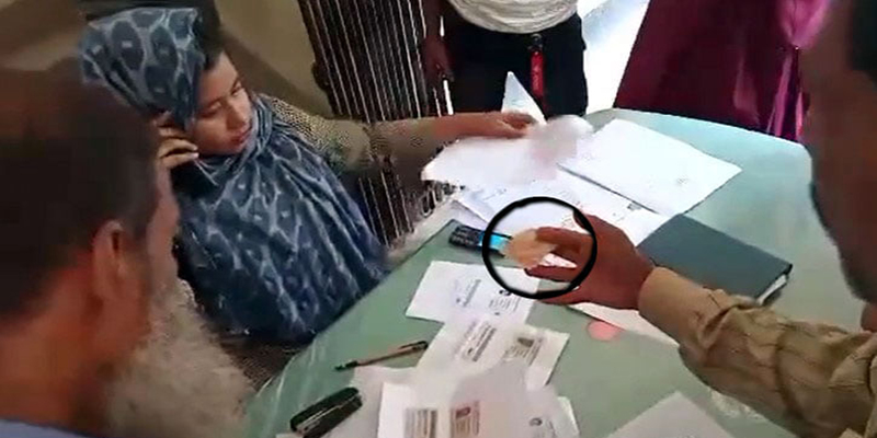 ঝিনাইদহে প্রণোদনার তালিকায় নাম লেখাতে প্রকাশ্য ঘুষ বাণিজ্য
