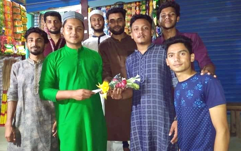 খোলাহাটি তরুণ সমাজের সভাপতি রিয়াদ সম্পাদক সৌরভ