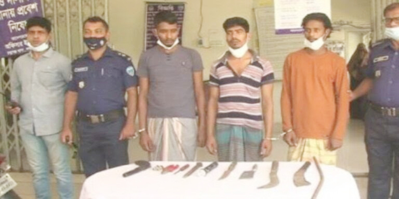 লক্ষ্মীপুরে অস্ত্রসহ তিন ডাকাত গ্রেফতার