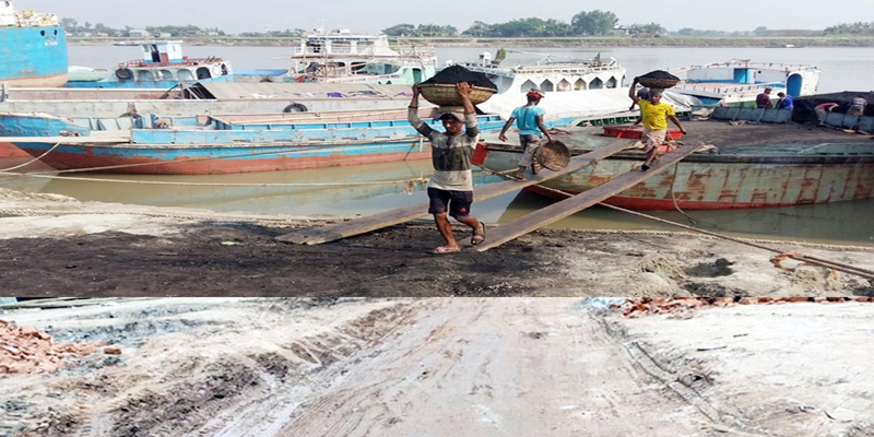 বেহাল দশায় ফরিদপুরের নৌবন্দর সড়ক
