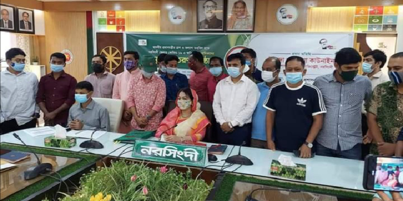 নরসিংদীর সাংবাদিকদের মাঝে প্রধানমন্ত্রীর উপহারের আর্থিক চেক বিতরণ