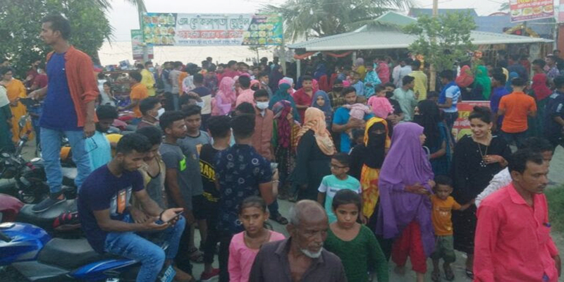 লক্ষ্মীপুরে পর্যটনকেন্দ্র গুলোতে মানছেনা কেউ স্বাস্থ্যবিধি