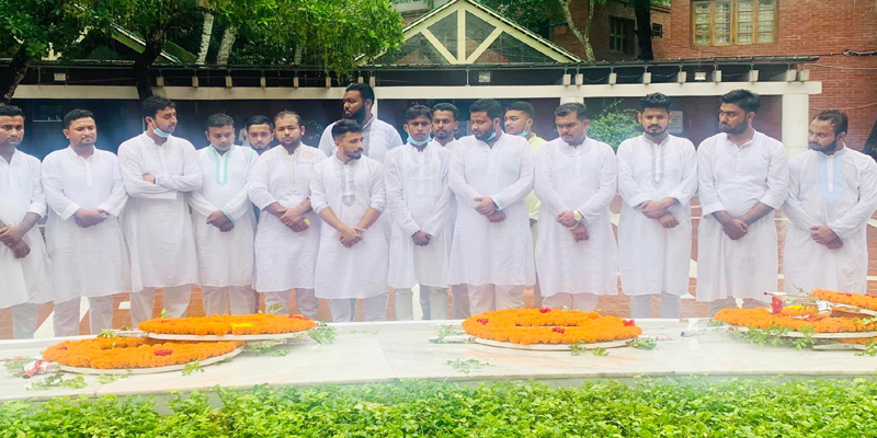 বোয়ালমারী ছাত্রলীগের নতুন কমিটি বঙ্গবন্ধুর সমাধিতে শ্রদ্ধা নিবেদন