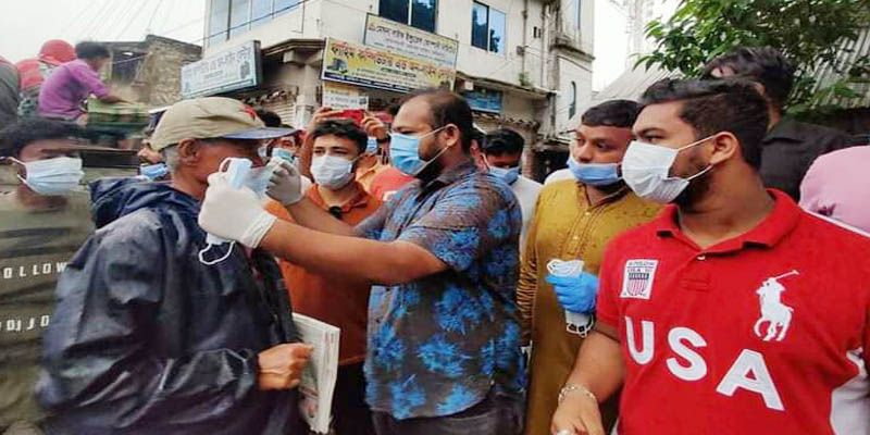 বোয়ালমারীতে জনসচেতনতা বাড়াতে ছাত্রলীগের মাস্ক বিতরণ