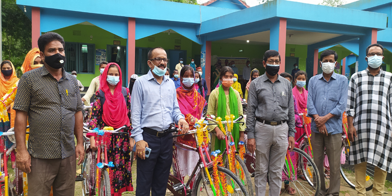 রুহিয়ায় এলজি এসপি-৩ এর আওতায় বাইসাইকেল বিতরণ