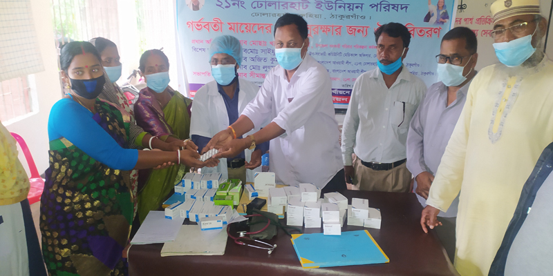 ঠাকুরগাঁওয়ের রুহিয়ায় গর্ভবতীদের মাঝে ঔষধ বিতরণ
