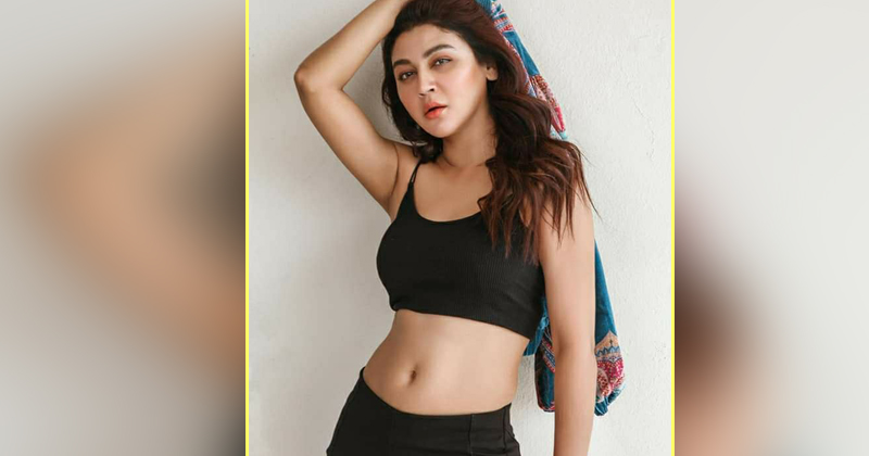 পেট আর নাভি দেখিয়ে সমালোচনার মুখে জয়া