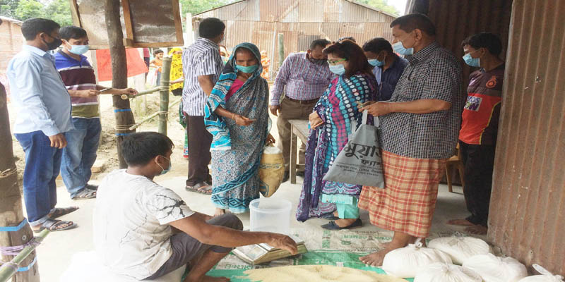 ডোমারে খোলা বাজারে ওএমএস এর চাল-আটা বিক্রয়ের উদ্বোধন