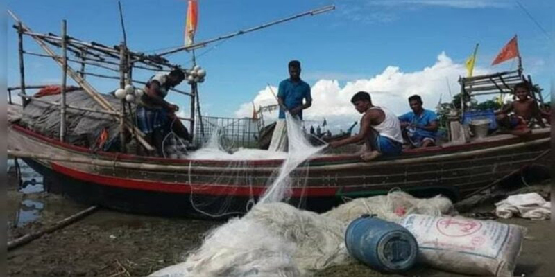 ভরা মৌসুমেও মেঘনায় মিলছে না ইলিশ!