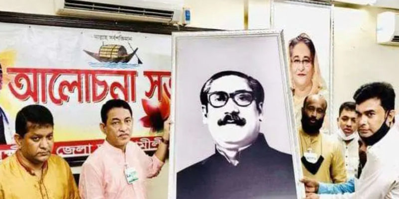 লক্ষ্মীপুরে বঙ্গবন্ধুর প্রতিকৃতি উপহার দিলেন এমপি নয়ন