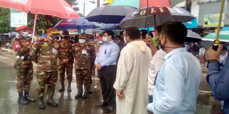 ঝিনাইদহে লকডাউন বাস্তবায়নে সেনাবাহিনীর টহল পরিদর্শনে জিওসি