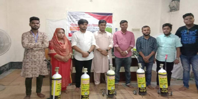 প্রাণের নরসিংদী গ্রুপকে স্মার্ট লুঙ্গির পক্ষ থেকে অক্সিজেন সিলিন্ডার প্রদান