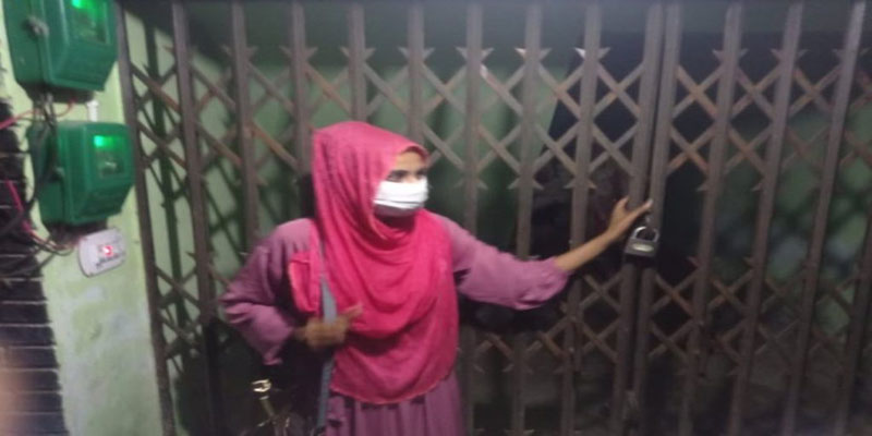 বিয়ের দাবিতে ঝিনাইদহে পুলিশ সদস্য’র বাড়িতে যুবতির অবস্থান