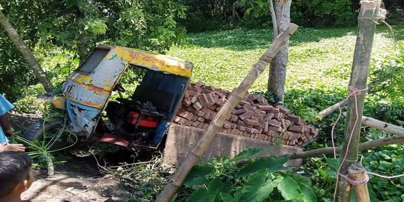 সালথায় ট্রলির চাপায় মোটরসাইকেল আরোহী নিহত
