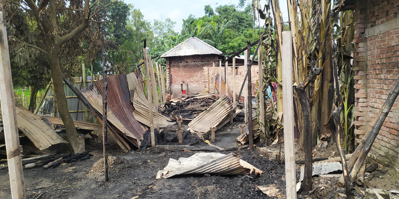 রুহিয়ায় অগ্নিকান্ডে ৩ পরিবারের সর্বস্ব ভস্মিভূত