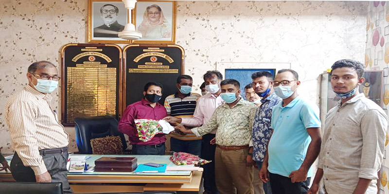 বোয়ালমারীতে ইউএনও কে ফুলেল শুভেচ্ছা জানালেন রিপোর্টার্স ইউনিটি