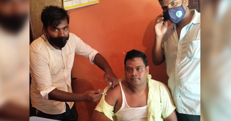 রুহিয়ায় লাইনে দাঁড়িয়েও গণটিকা দিতে আগ্রহী