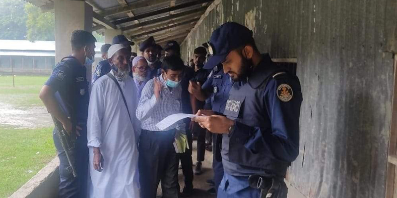নোয়াখালীতে জাল ভোট দিতে গিয়ে ধরা খেলেন দুই সহকারী প্রিসাইডিং অফিসার