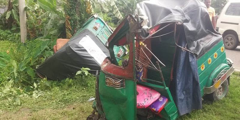লক্ষ্মীপুরে সিএনজি অটোরিকশা দুর্ঘটনায় নারী-শিশুসহ আহত ৭
