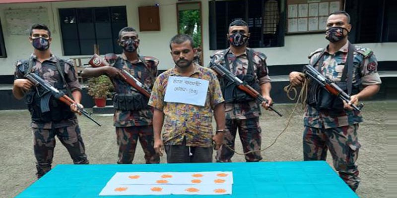 মহেশপুর সীমান্ত থেকে ইয়াবাসহ মাদক ব্যবসায়ী আটক