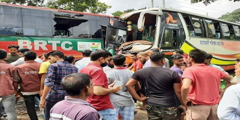 মনোহরদীতে দুটি বাসের মুখামুখি সংঘর্ষে ১৫ আহত