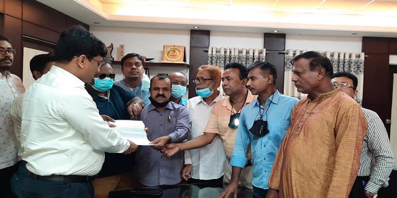 সাংবাদিক সুরক্ষা আইনের দাবিতে ঝিনাইদহে মানববন্ধন ও স্মারকলিপি পেশ