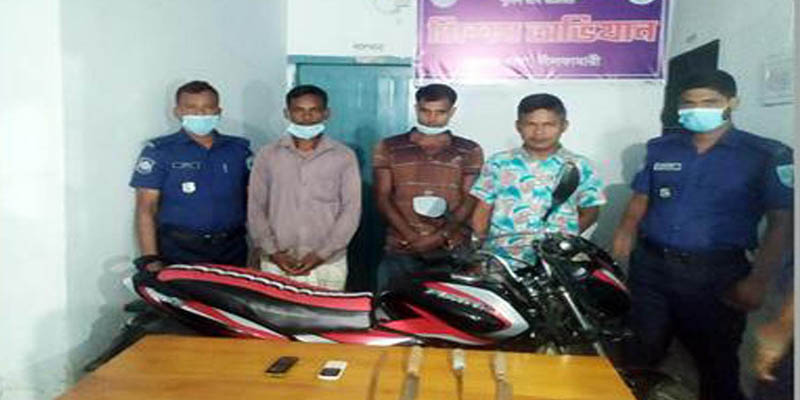 ডোমারে ডাকাতির প্রস্তুতিকালে ৩ ডাকাত গ্রেফতার