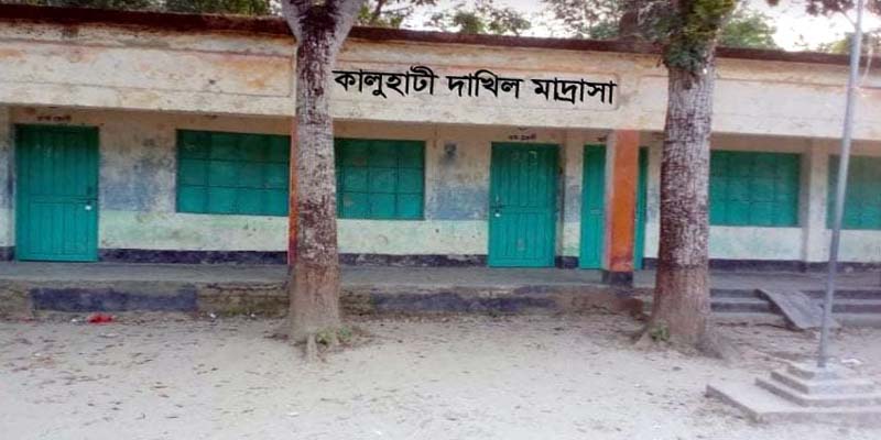 ঝিনাইদহে পরীক্ষার্থীদের প্রবেশপত্র নিতেও টাকা আদায়ের অভিযোগ