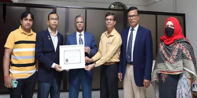 বেষ্ট এওয়ার্ড পেলেন জবির গণিত বিভাগের অধ্যাপক