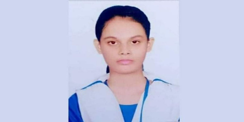 পলাশে বাবার লাশ বাড়িতে রেখে পরীক্ষা দিলো সিনথিয়া