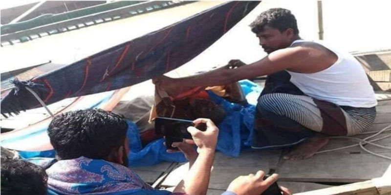 কমলনগরে নৌকা ডুবিতে নিখোঁজ বাবার মরদেহ উদ্ধার