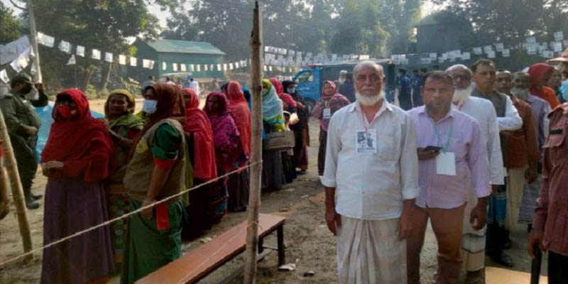 ৮৩৫ ইউপিতে ভোটগ্রহণ চলছে