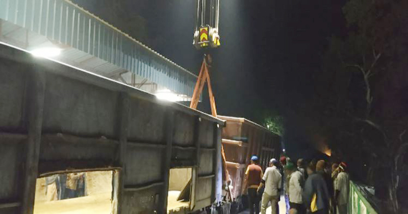 ৬ ঘন্টা পর উত্তরবঙ্গের সাথে ট্রেন চলাচল স্বাভাবিক