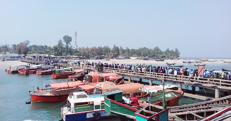 সেন্টমার্টিনে আটকা ৩ শতাধিক পর্যটক