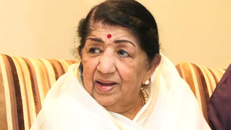 বর্ষীয়ান কণ্ঠশিল্পী লতা মঙ্গেশকর আর নেই