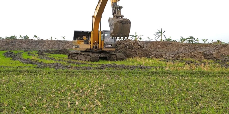 কৃষি জমিতে পুকুর খনন করায় কৃষককে পঞ্চাশ হাজার টাকা জরিমানা